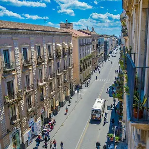 https://the-artist-home-catania-centro.catania-hotels.net